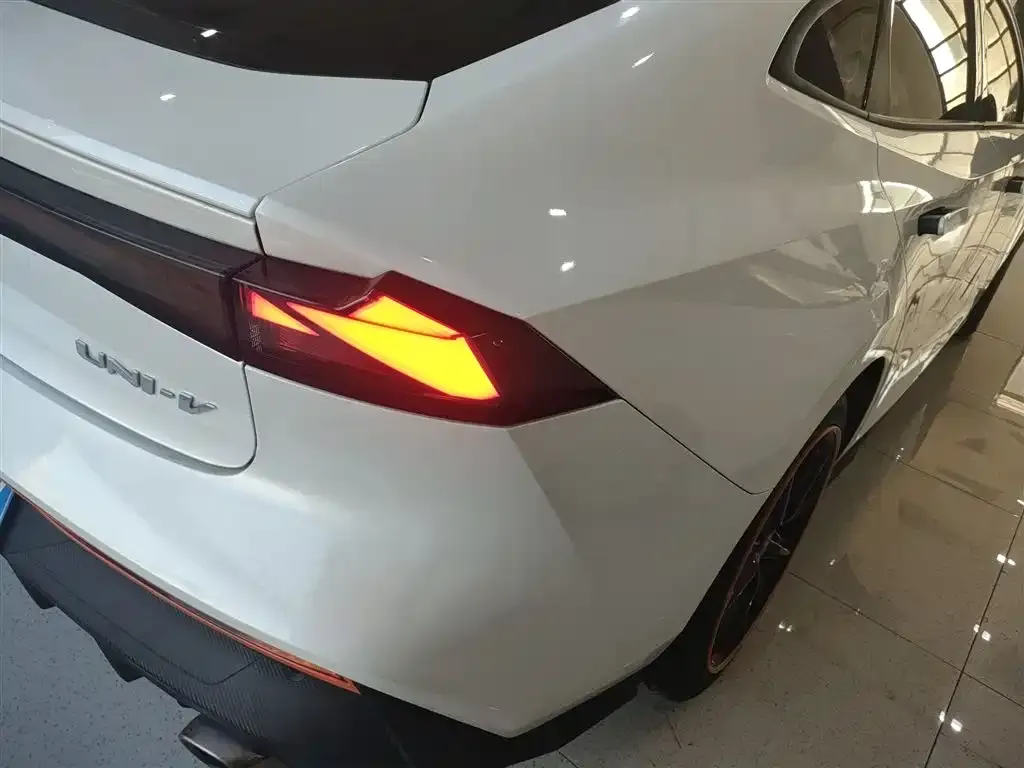 Changan UNI-V 2023 из CN, фото 8