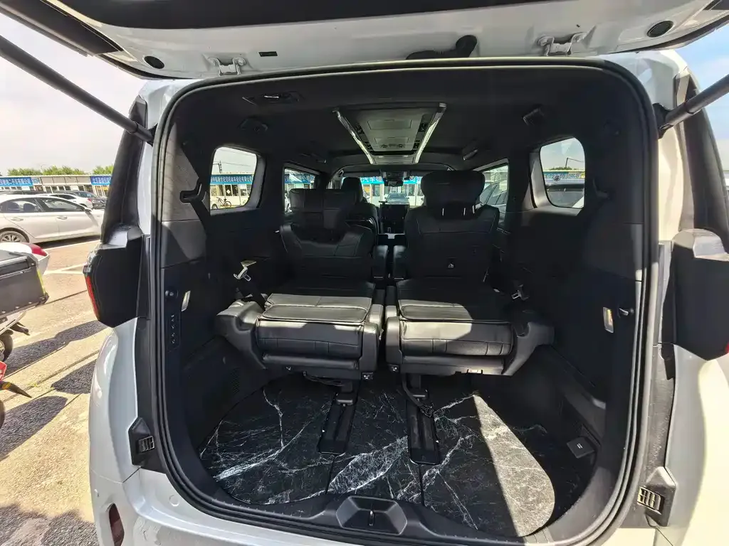 Toyota Alphard 2023 из CN, фото 10