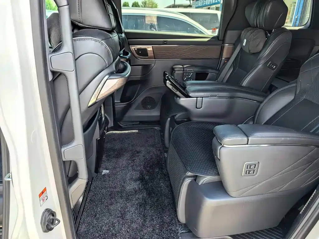 Toyota Alphard 2023 из CN, фото 6