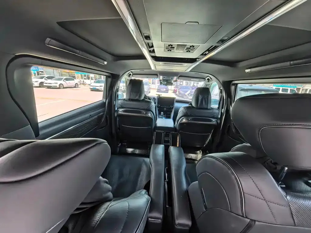 Toyota Alphard 2023 из CN, фото 9
