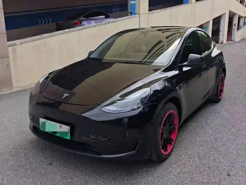 Tesla Model Y — фото 1