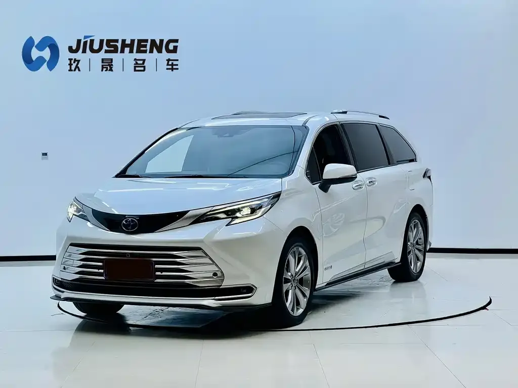 Toyota Sienna — фото 1