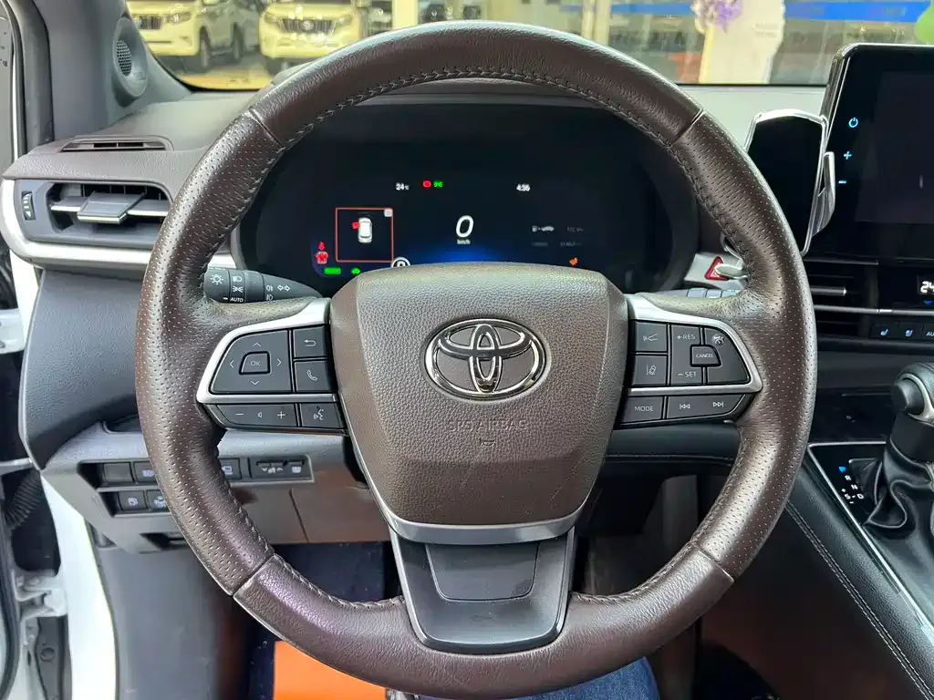 Toyota Sienna — фото 10