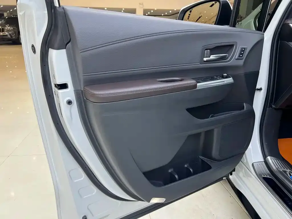 Toyota Sienna — фото 6