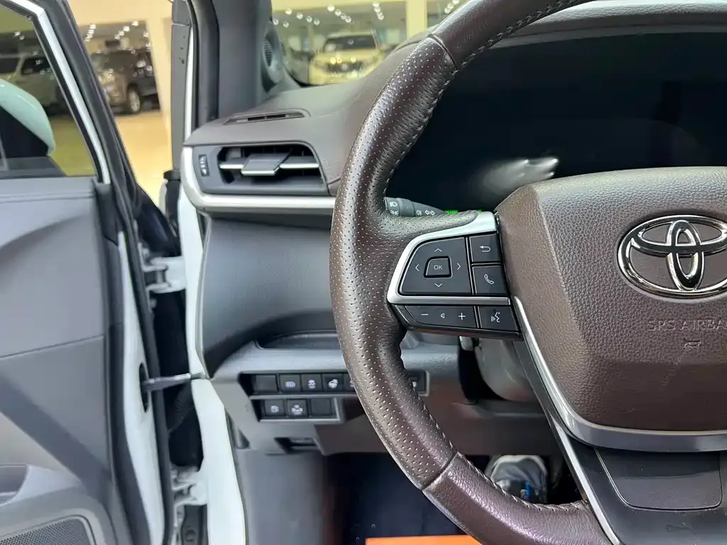 Toyota Sienna — фото 9