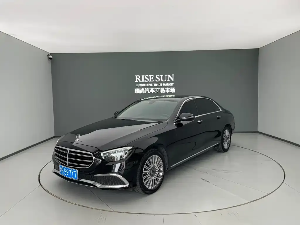 Mercedes-Benz E-Class — фото 1