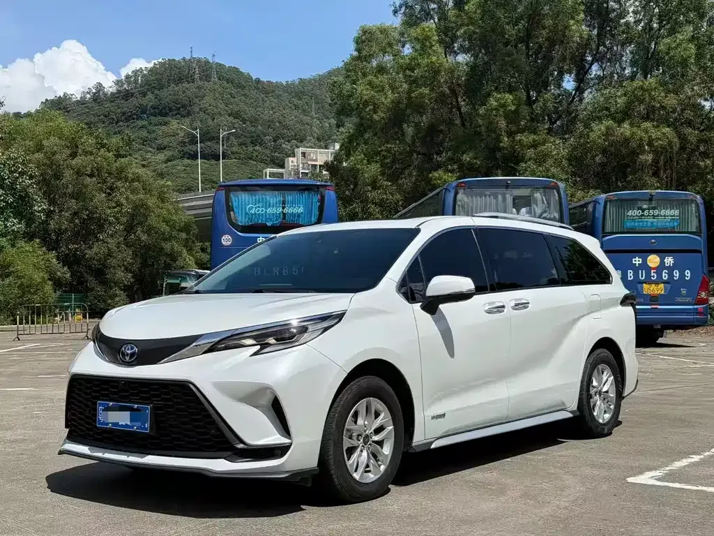 Toyota Granvia 2023 из CN, фото 1
