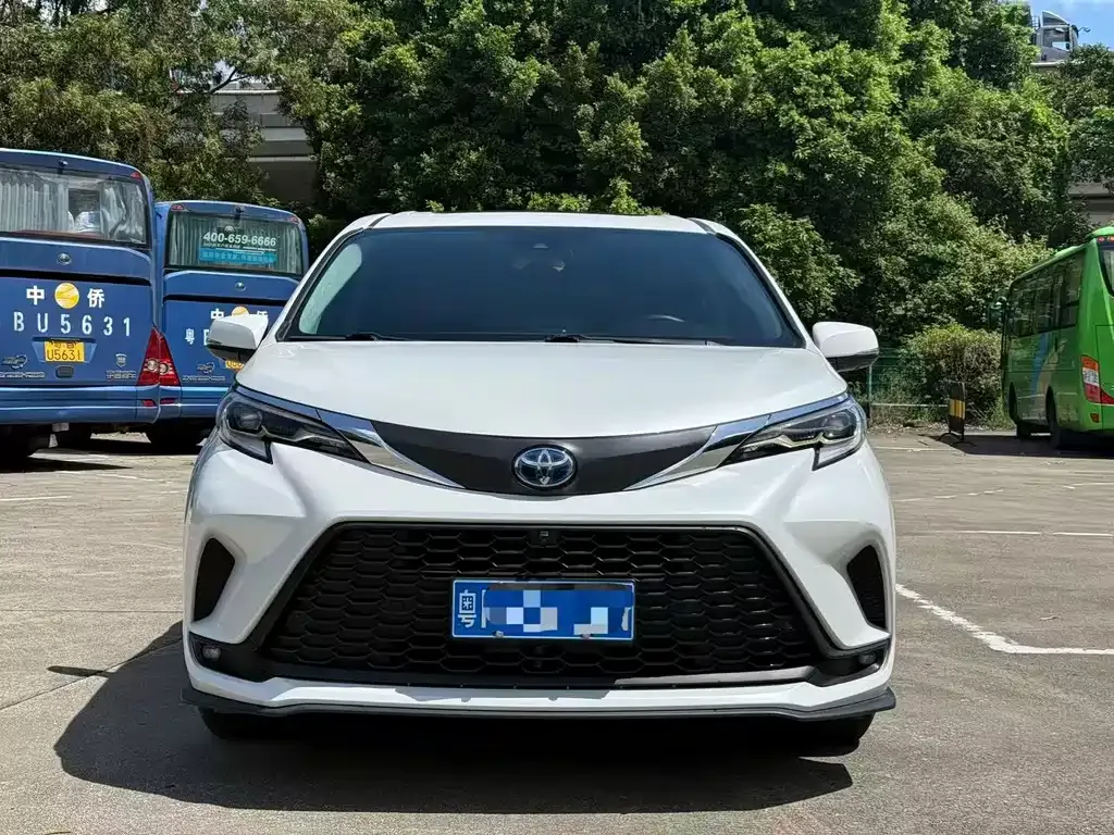 Toyota Granvia 2023 из CN, фото 2