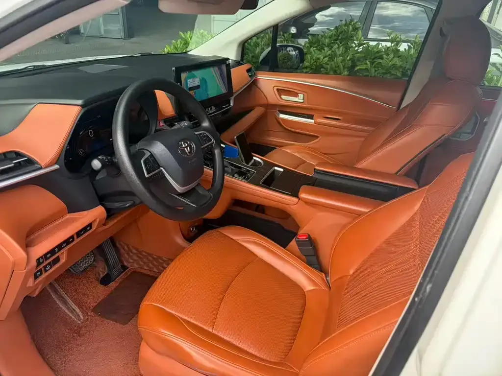 Toyota Granvia 2023 из CN, фото 3