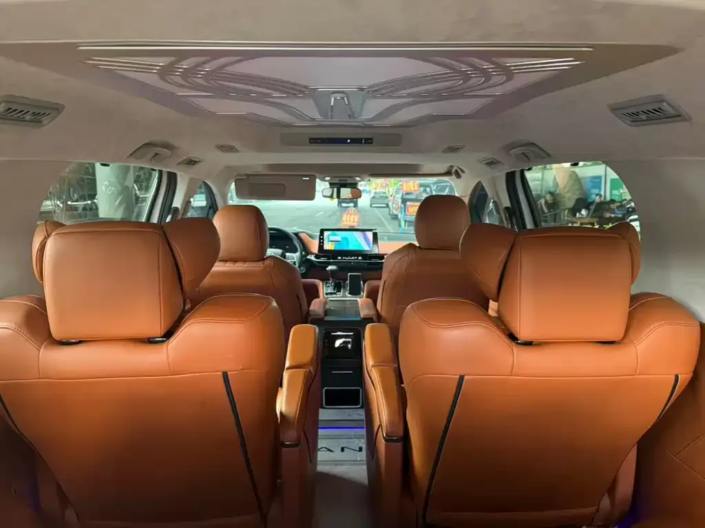 Toyota Granvia 2023 из CN, фото 4