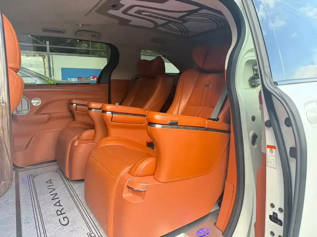 Toyota Granvia 2023 из CN, фото 5