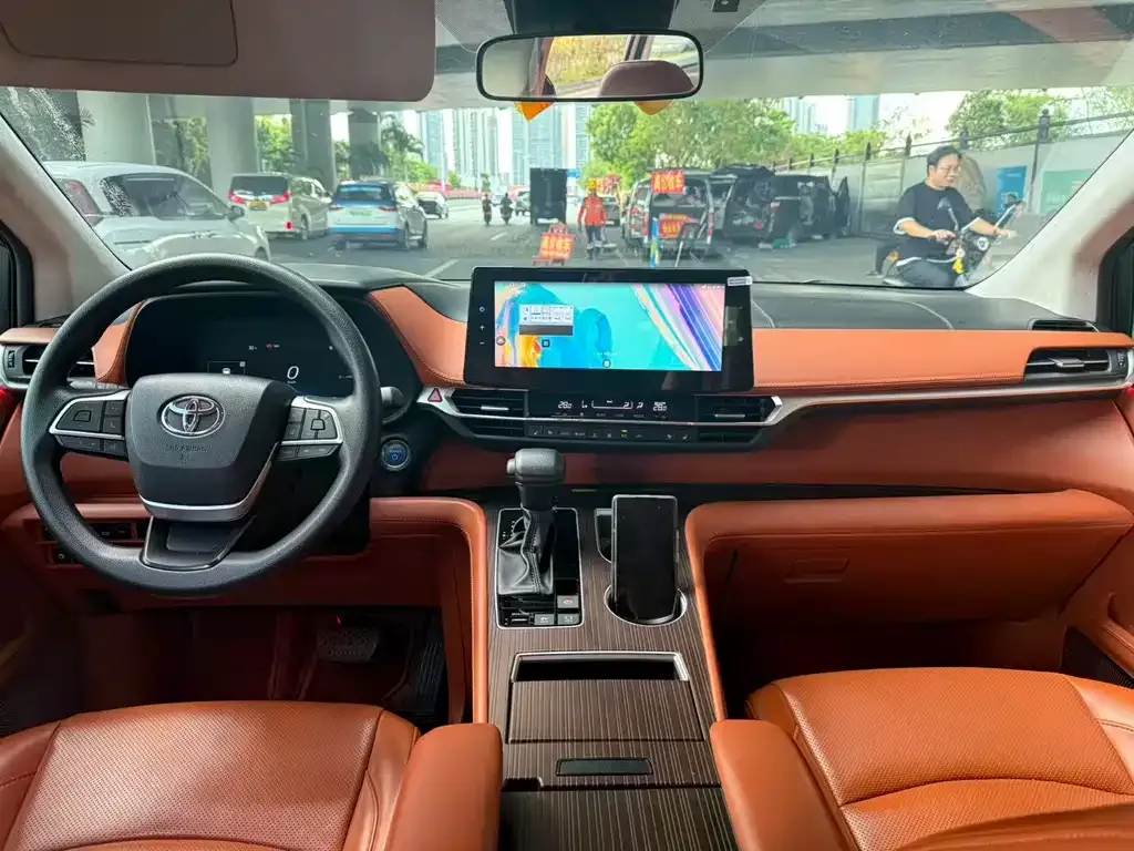 Toyota Granvia 2023 из CN, фото 6