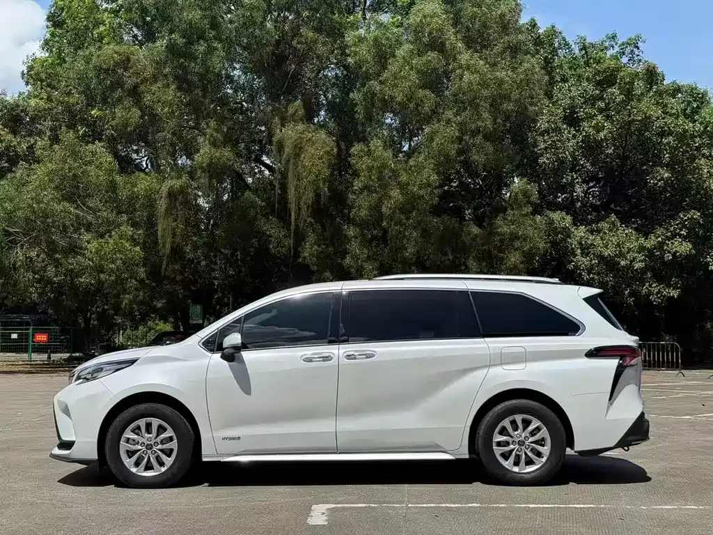 Toyota Granvia 2023 из CN, фото 7