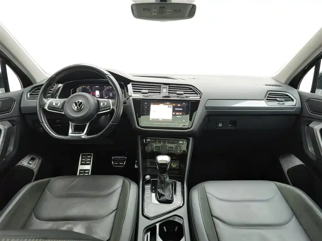 Volkswagen Tiguan L — фото 5