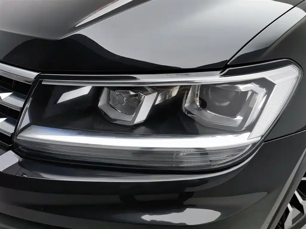 Volkswagen Tiguan L — фото 7