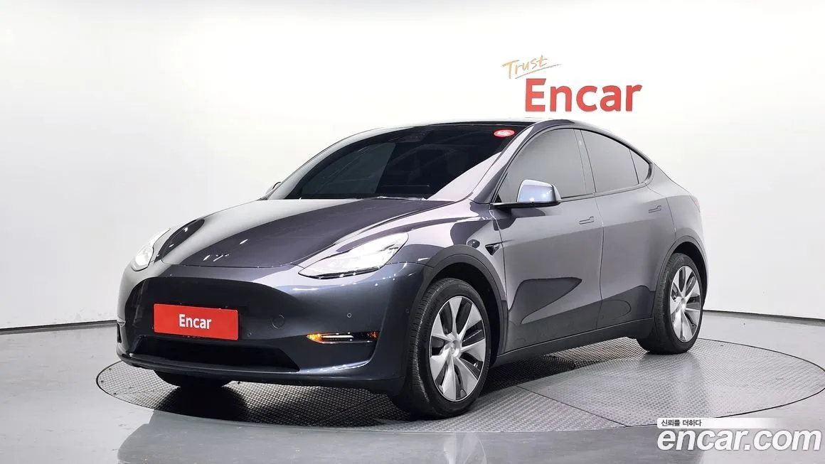 Tesla Model Y — фото 1