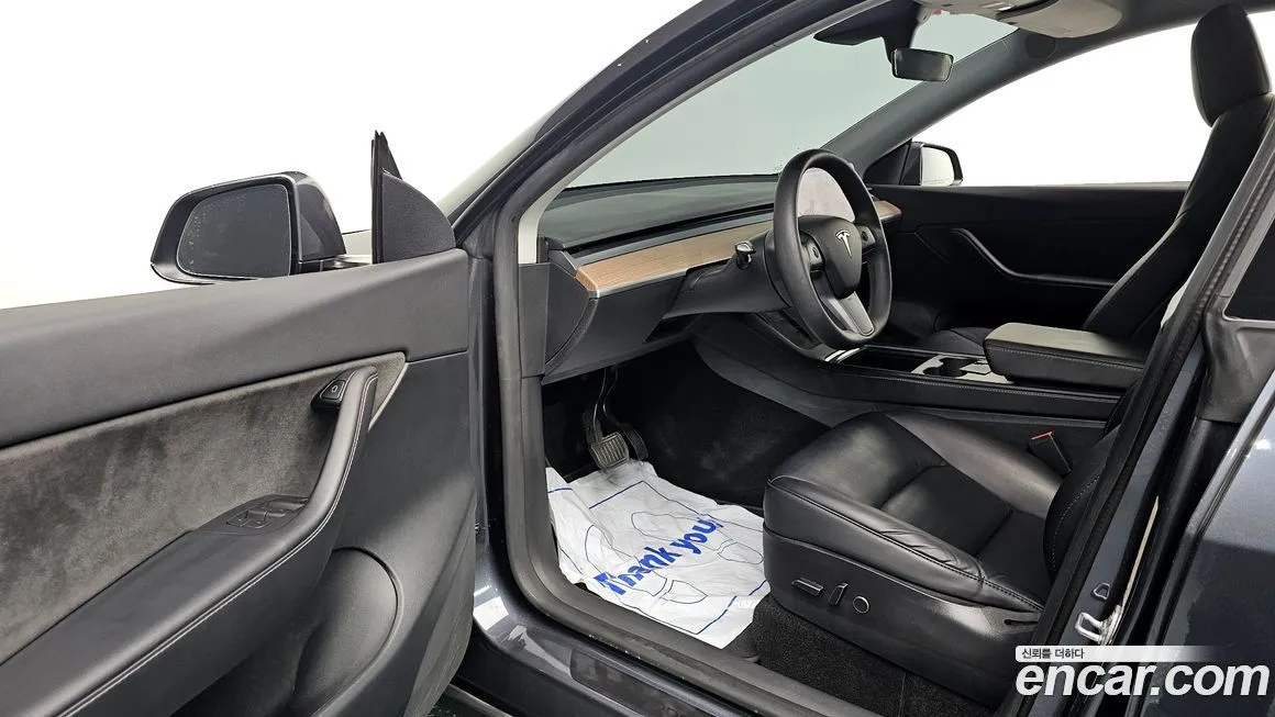 Tesla Model Y — фото 10