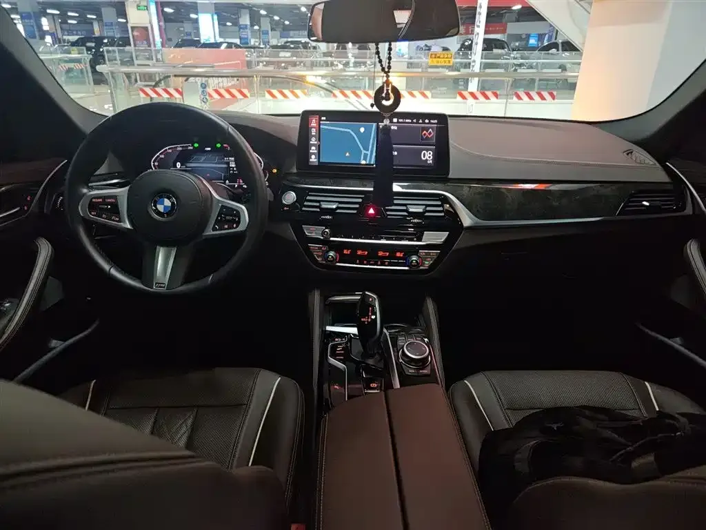 BMW 5 Series 2022 из CN, фото 10