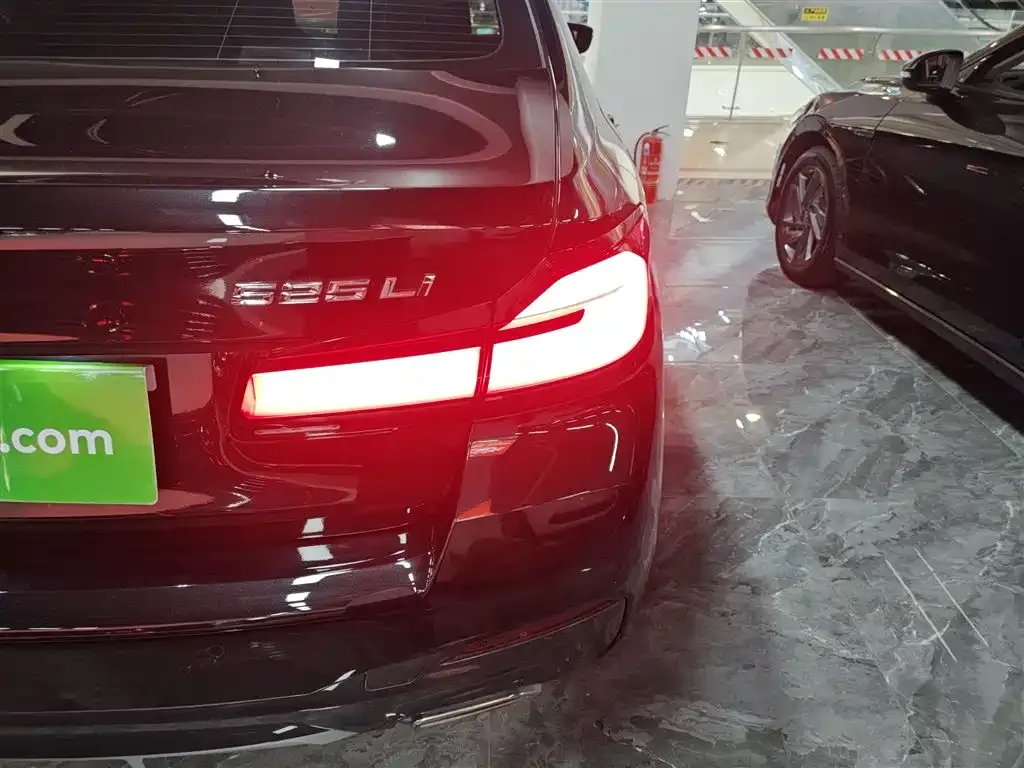 BMW 5 Series 2022 из CN, фото 8
