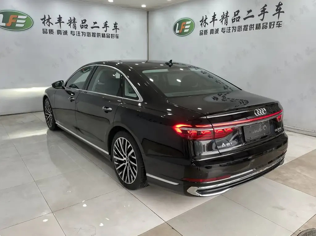 Audi A8 2023 из CN, фото 8