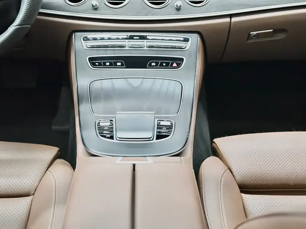 Mercedes-Benz E-Class — фото 10