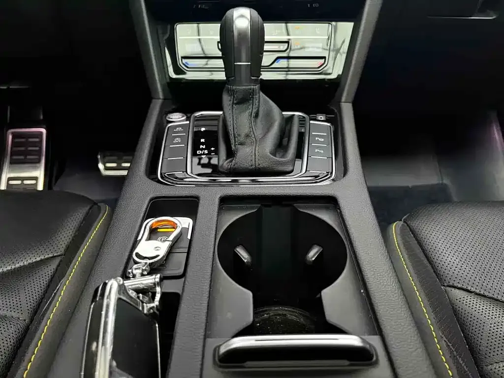 Volkswagen CC 2024 из CN, фото 10