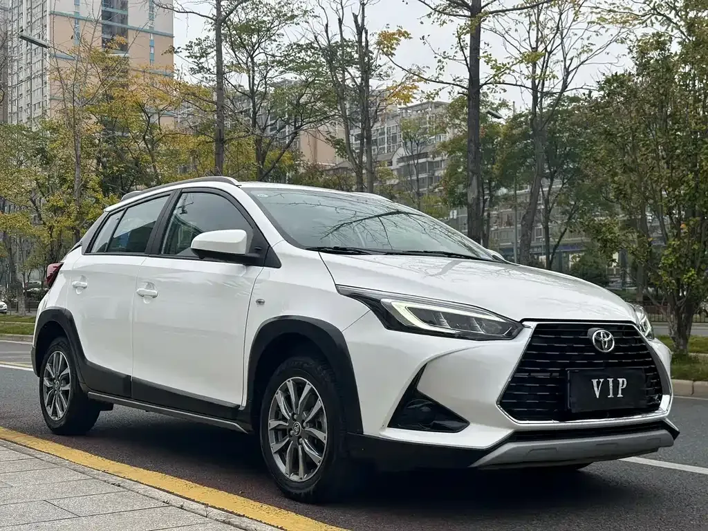 Toyota Yaris L — фото 2
