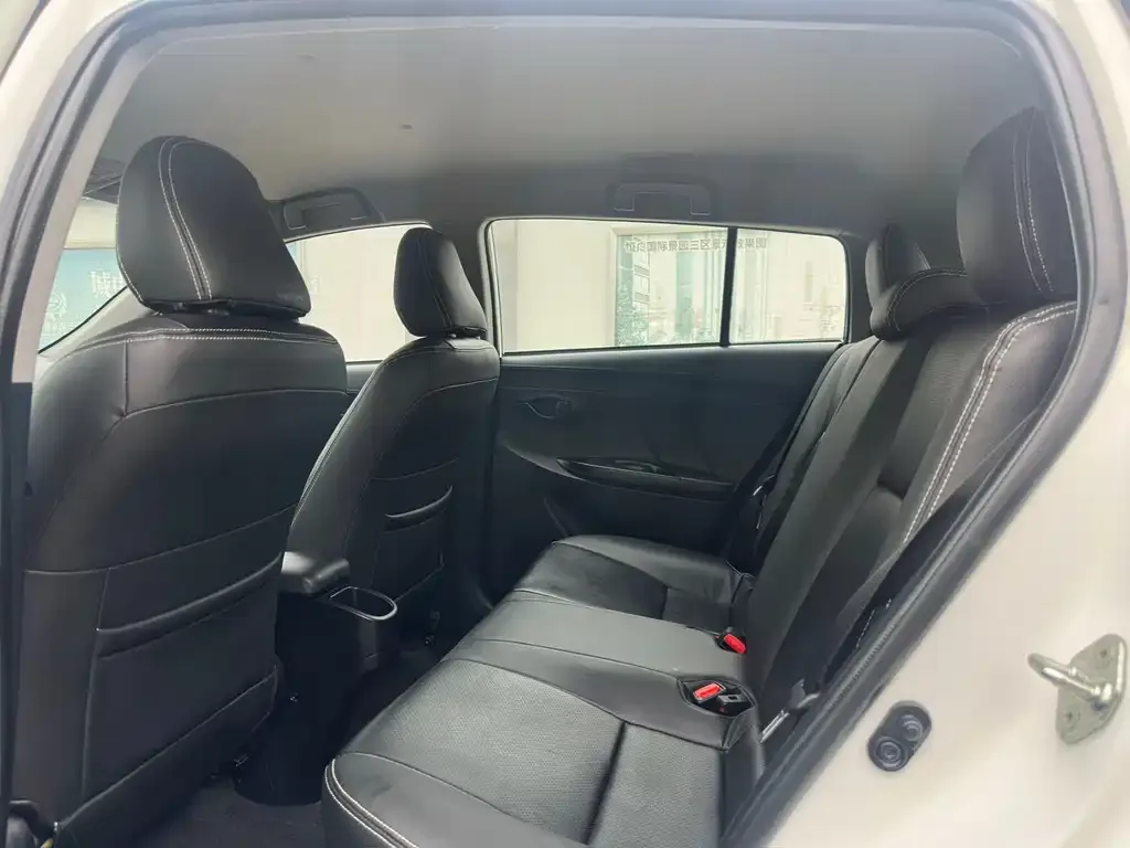 Toyota Yaris L — фото 4