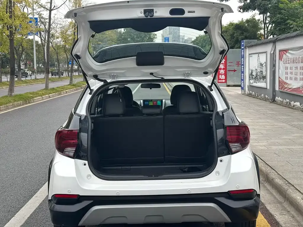 Toyota Yaris L — фото 5
