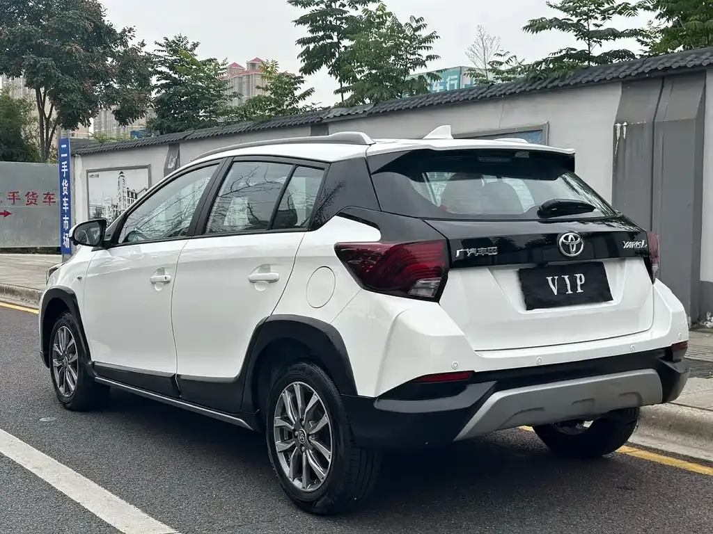 Toyota Yaris L — фото 6