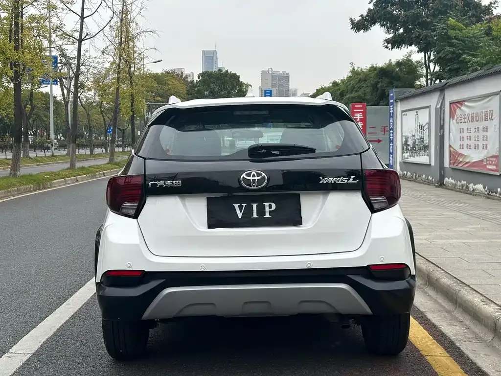 Toyota Yaris L — фото 7