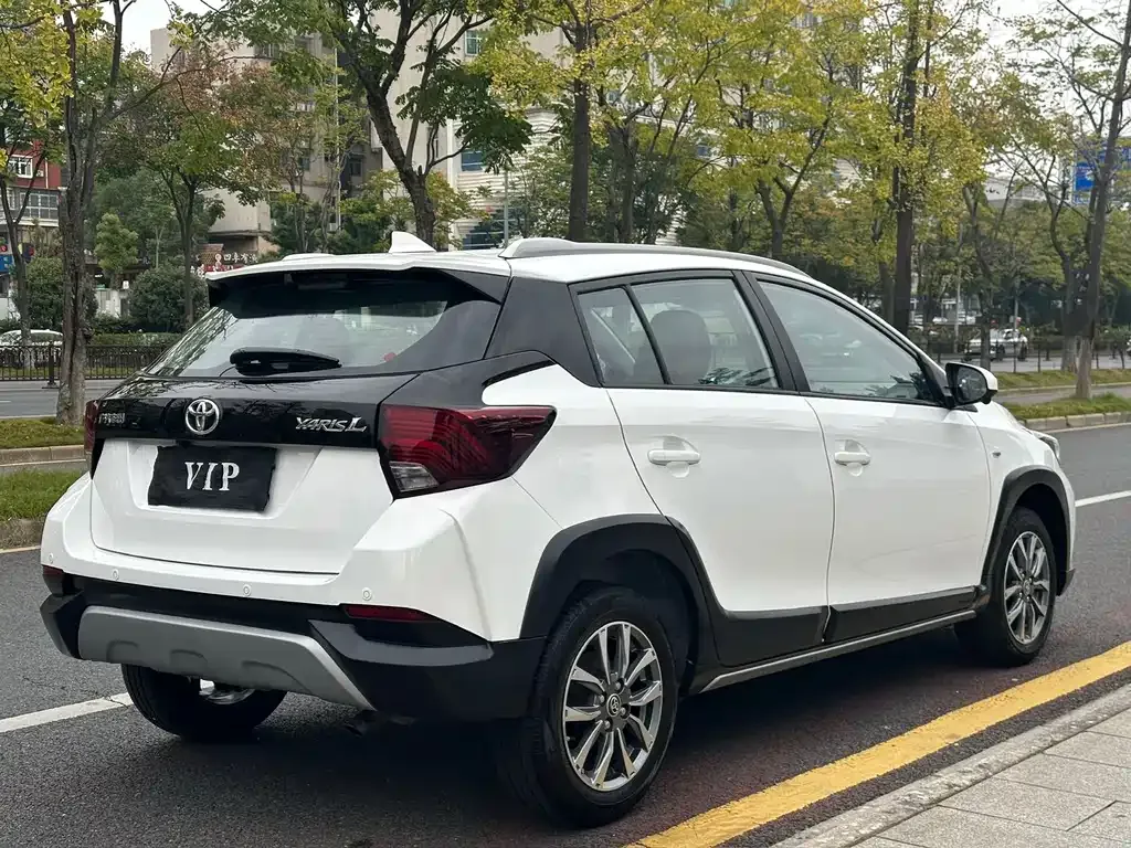 Toyota Yaris L — фото 8
