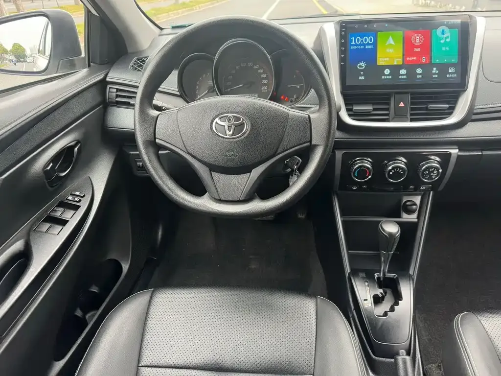 Toyota Yaris L — фото 9