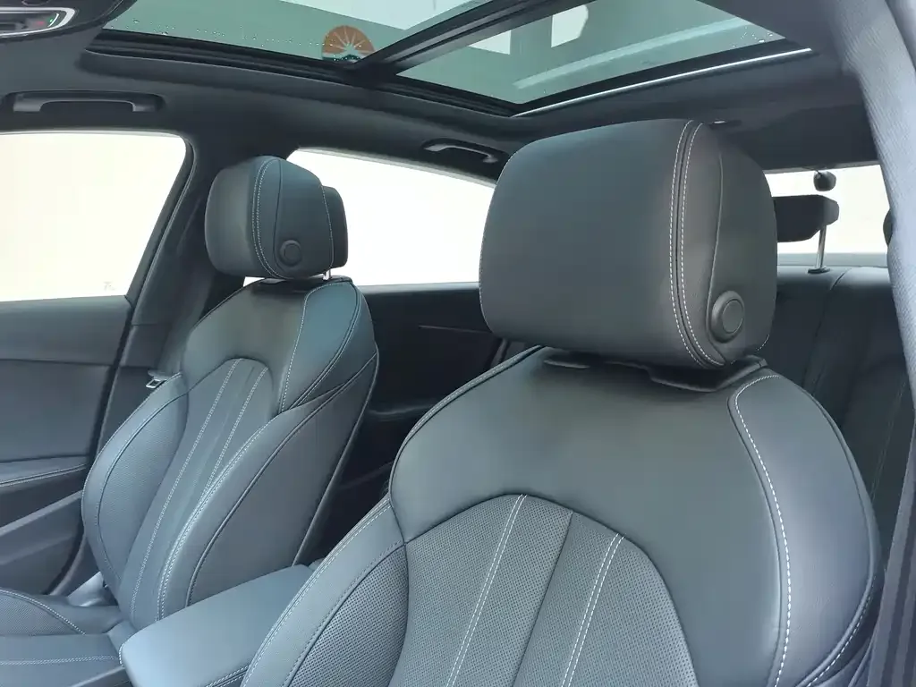 Audi A4L 2023 из CN, фото 9