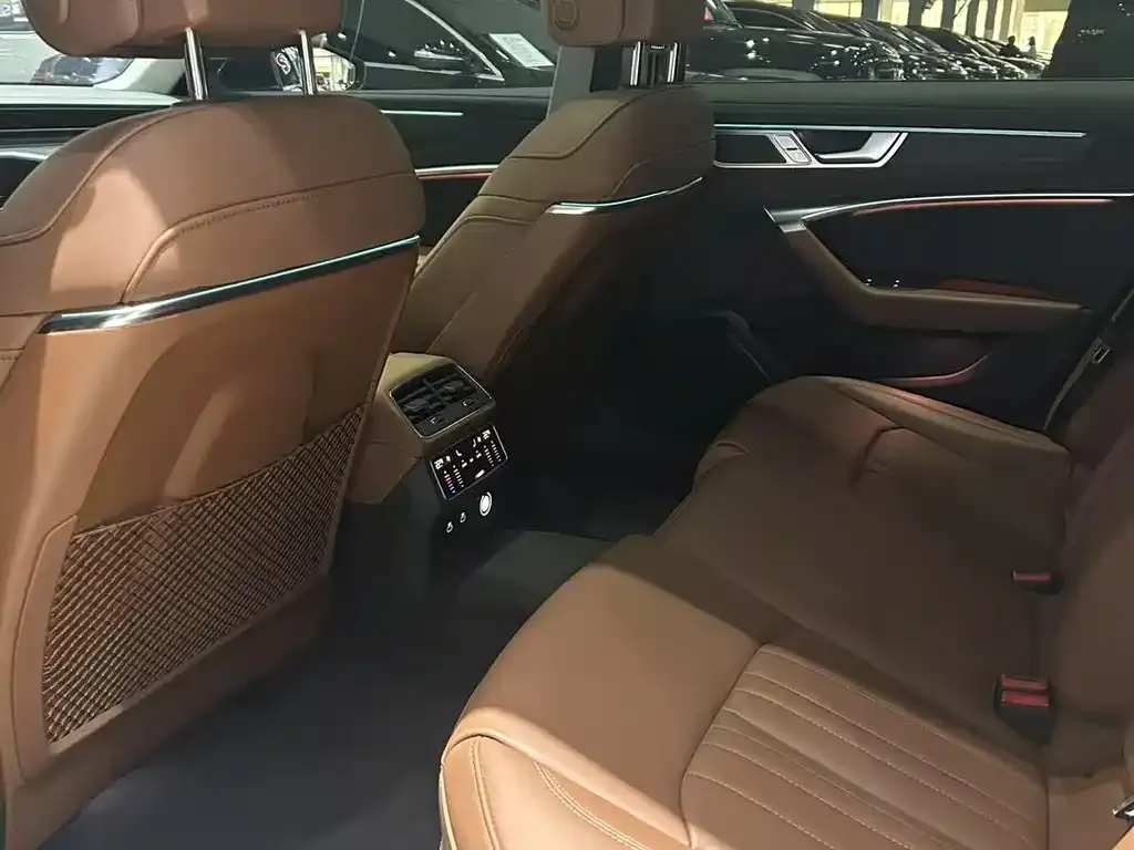 Audi A6L 2024 из CN, фото 5
