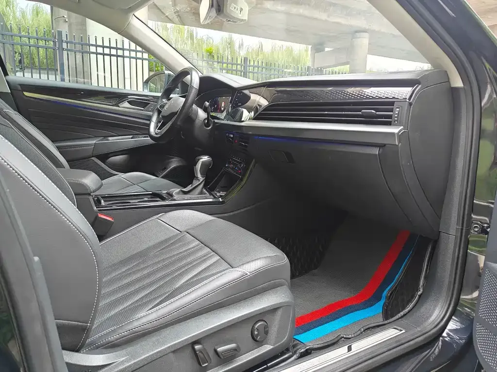 Volkswagen Passat 2023 из CN, фото 10