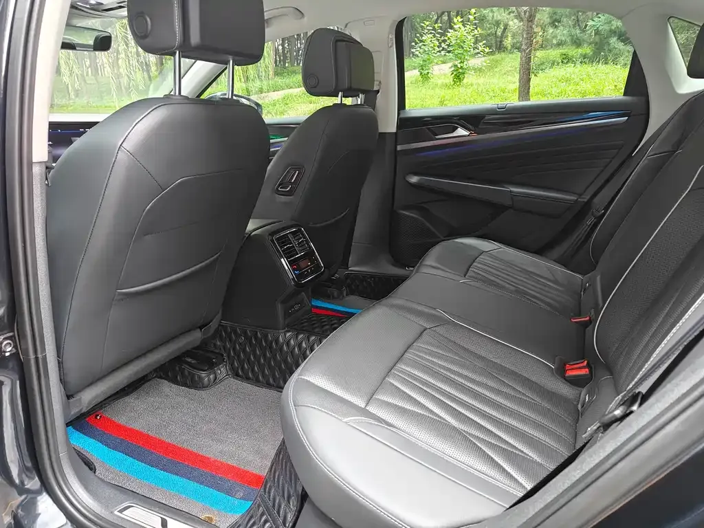 Volkswagen Passat 2023 из CN, фото 9