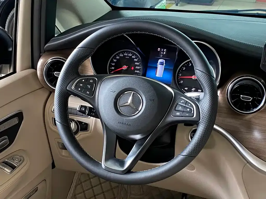 Mercedes-Benz V-Class 2024 из CN, фото 4