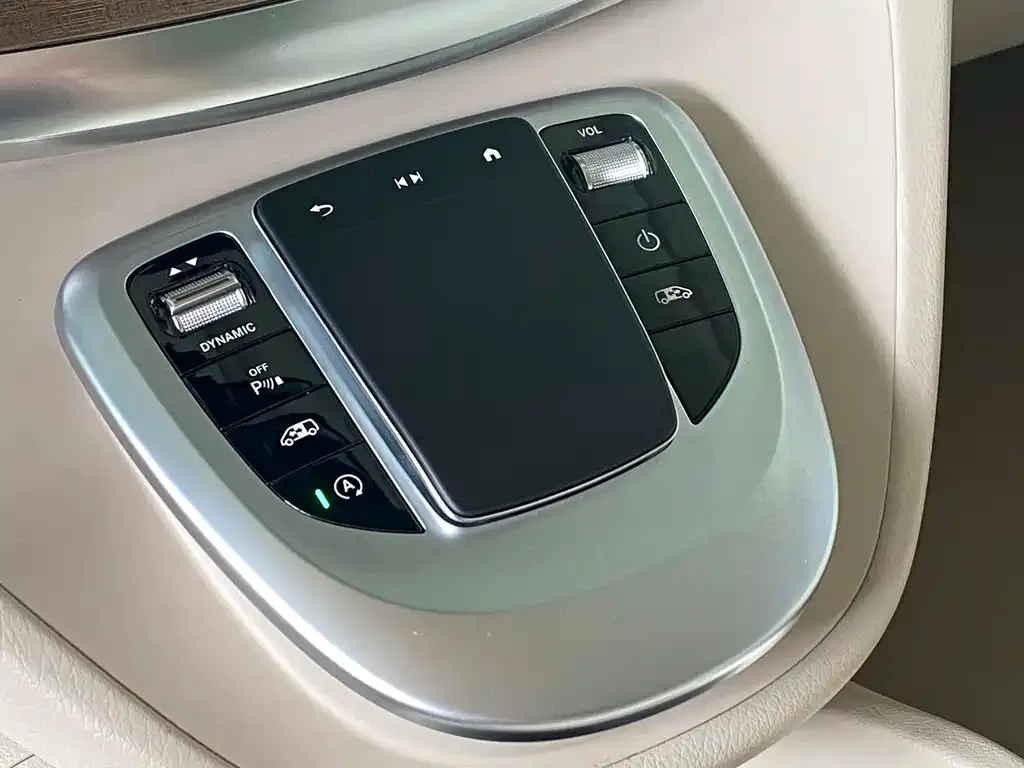 Mercedes-Benz V-Class 2024 из CN, фото 8