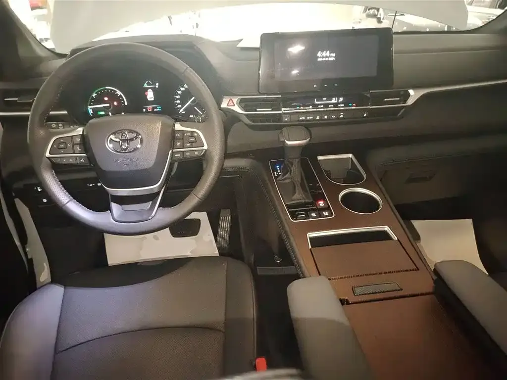 Toyota Sienna 2025 из CN, фото 10