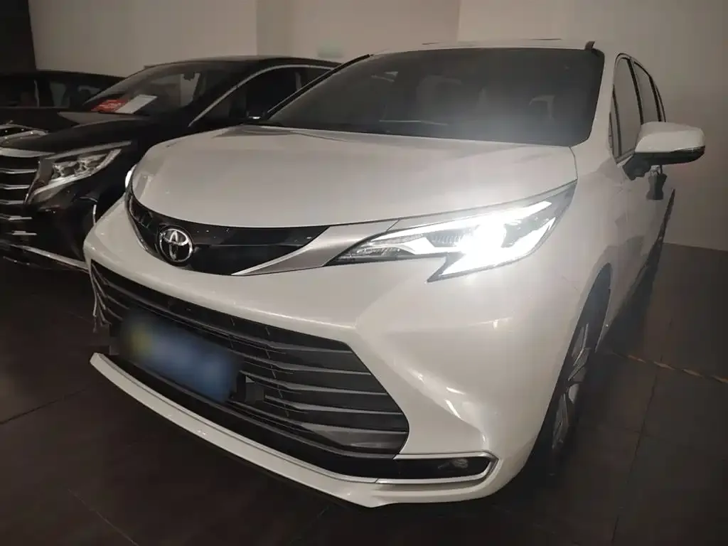 Toyota Sienna 2025 из CN, фото 2