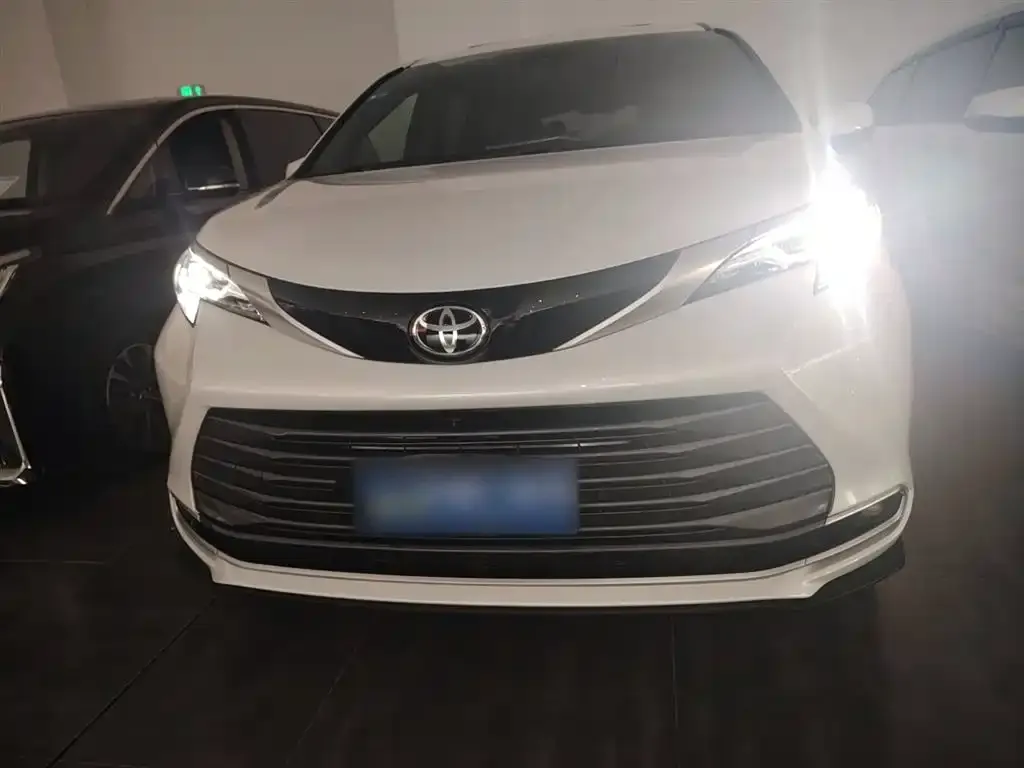 Toyota Sienna 2025 из CN, фото 3