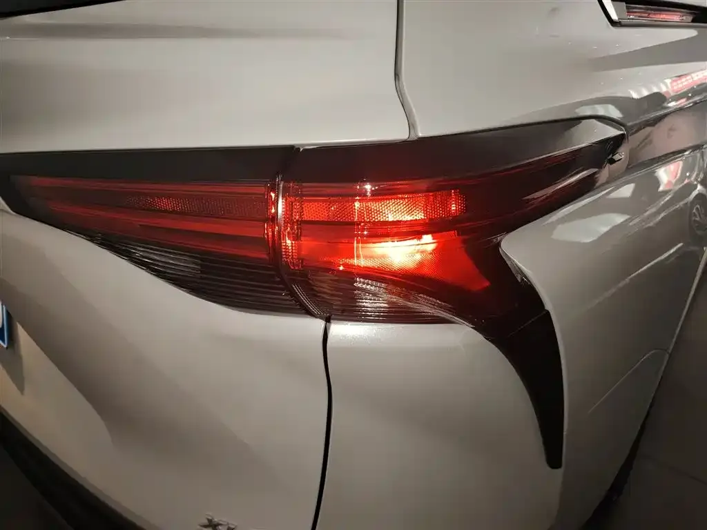 Toyota Sienna 2025 из CN, фото 8