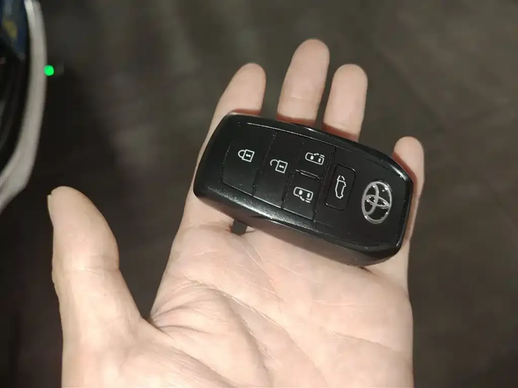 Toyota Sienna 2025 из CN, фото 9