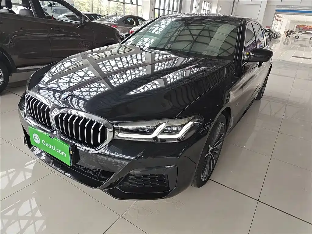 BMW 5 Series — фото 1