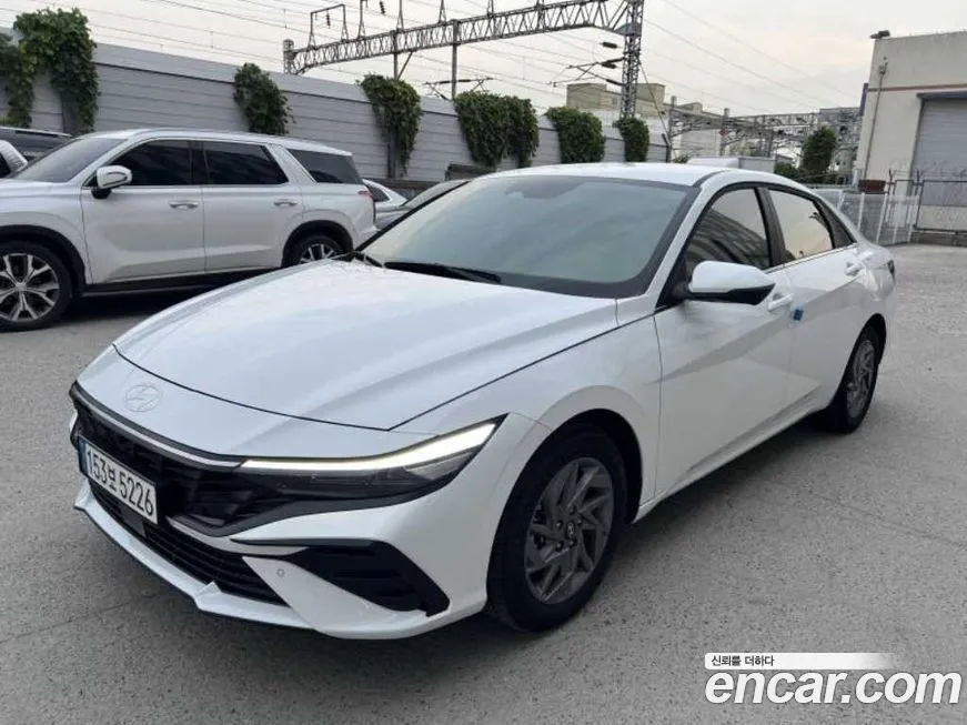 Hyundai AVANTE — фото 1