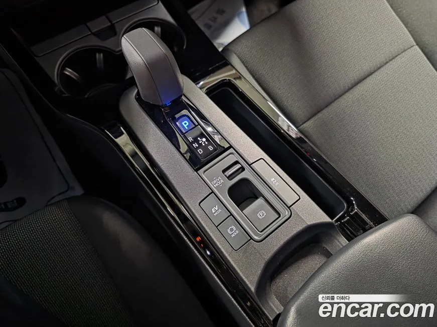 Toyota Prius 2024 из KR, фото 9