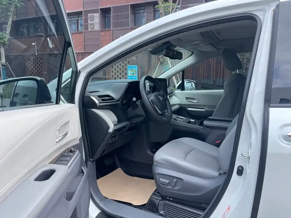 Toyota Sienna 2023 из CN, фото 6
