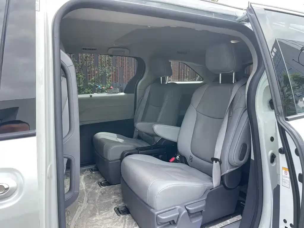 Toyota Sienna 2023 из CN, фото 7