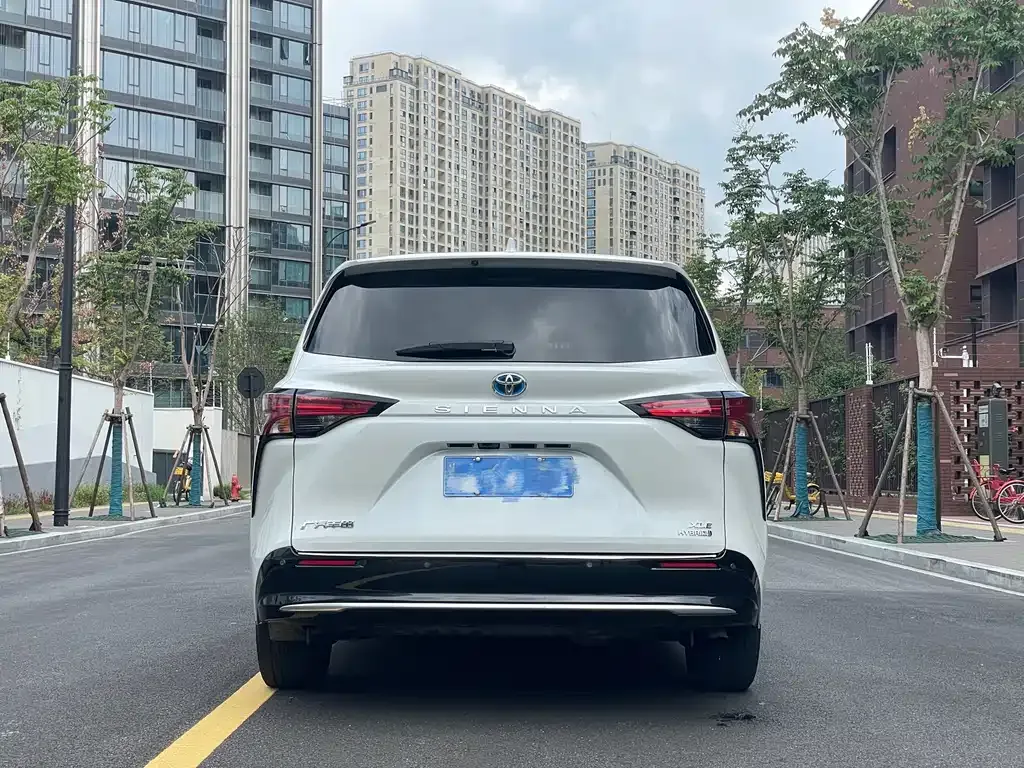 Toyota Sienna 2023 из CN, фото 8